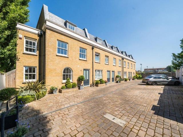 House for sale in Earlsfield, Greater London