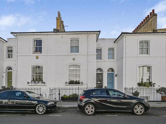 House for sale in Brompton, Greater London