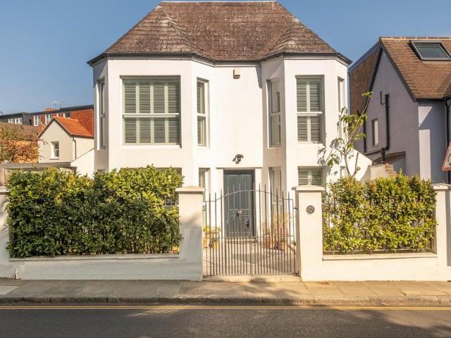 House for sale in Strawberry Hill, Greater London