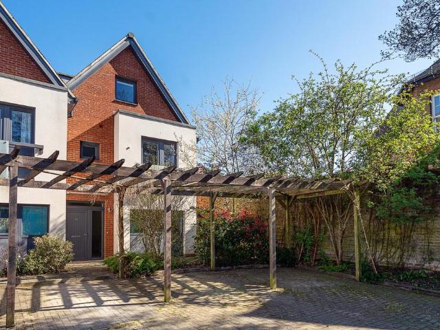 House for sale in London Borough of Ealing, Hanwell
