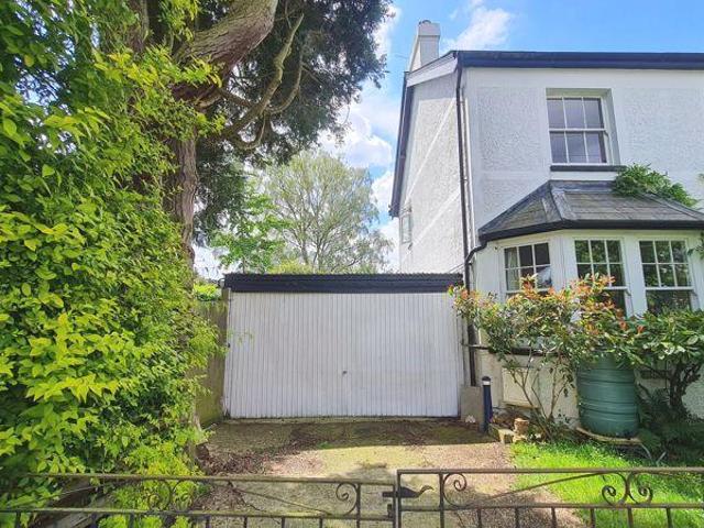 House for sale in Walton On The Hill, Red Hill