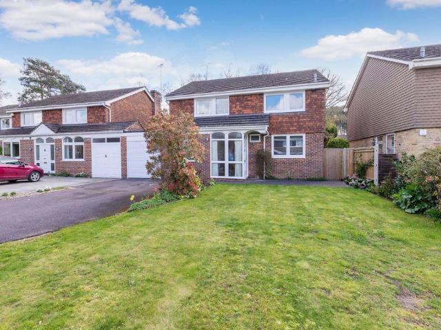 House for sale in Heol-las, Surrey