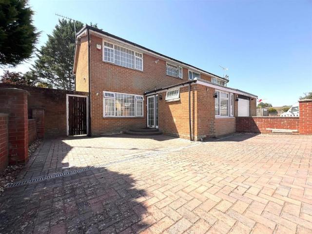 House for sale in Tricketts Cross, Ferndown
