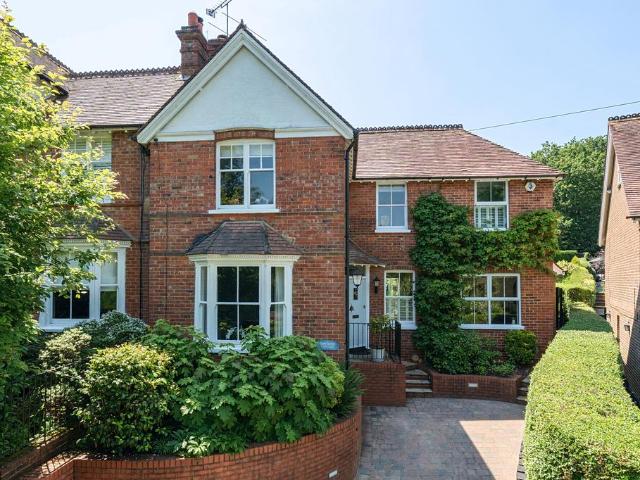 House for sale in Hillview, Surrey