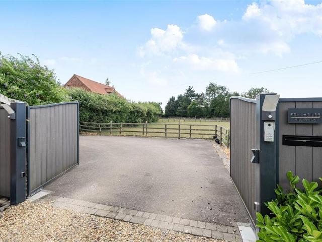 House for sale in Barton In Fabis, East Midlands