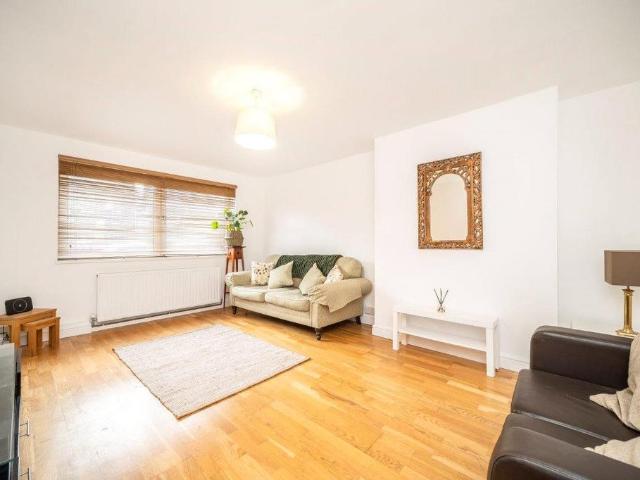 House for sale in Saint Matthias Estate, Greater London