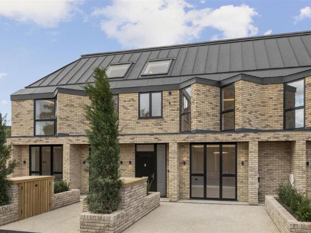 House for sale in London Borough of Merton, Merton Park