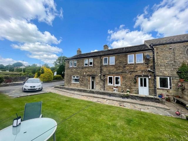 House for sale in Shelley, Skelmanthorpe