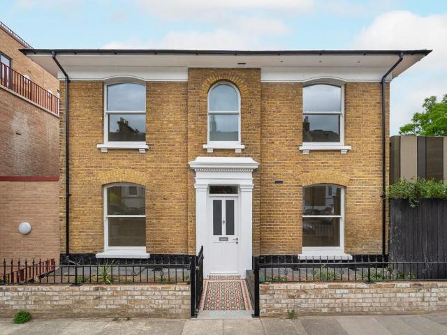 House for sale in London Borough of Lewisham, New Cross