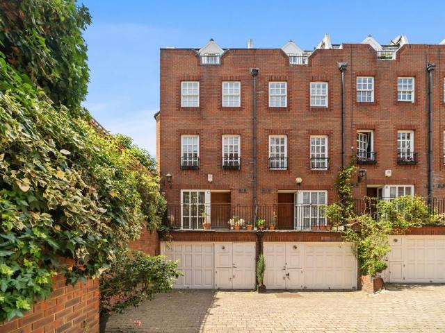 House for sale in Kensington, Greater London
