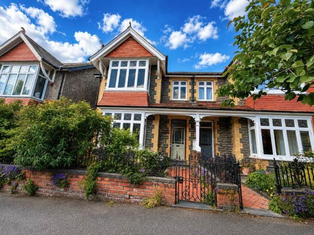 House for sale in Waun Fawr, Wales