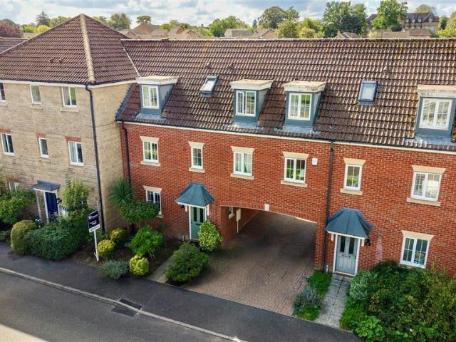 House for sale in Oundle, North Northamptonshire