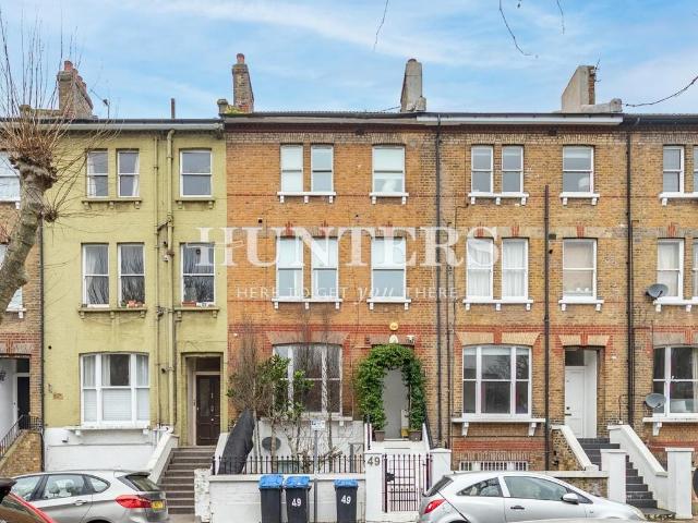 House for sale in Queen's Park, Greater London