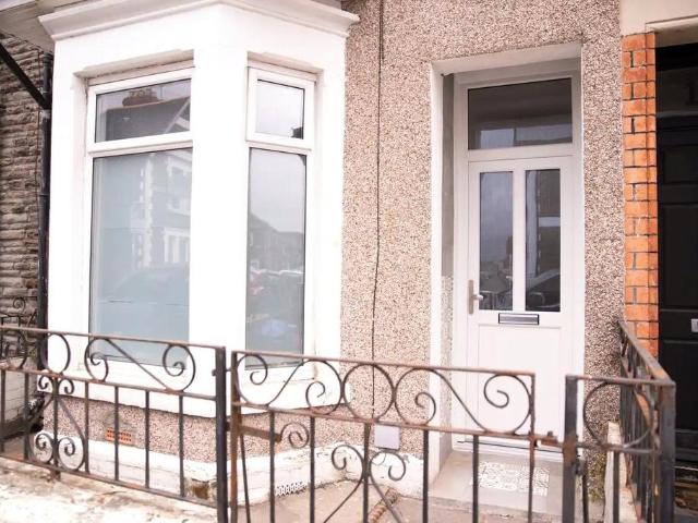 House for sale in Plasnewydd, Falcon Lodge