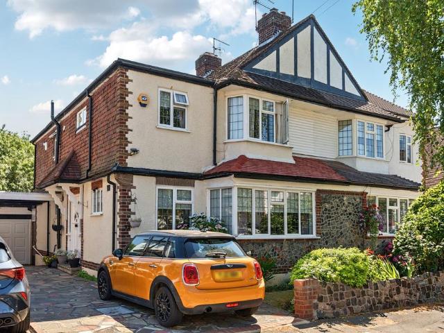 House for sale in Whetstone, Greater London