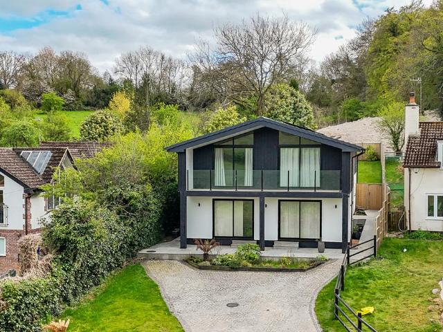 House for sale in Little Kingshill, Buckinghamshire