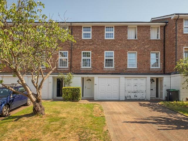 House for sale in Surbiton, Greater London