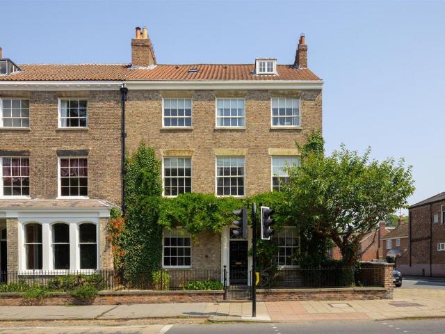 House for sale in High Field, York