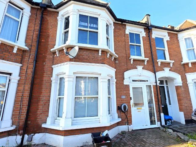 House for sale in Seven Kings, Greater London