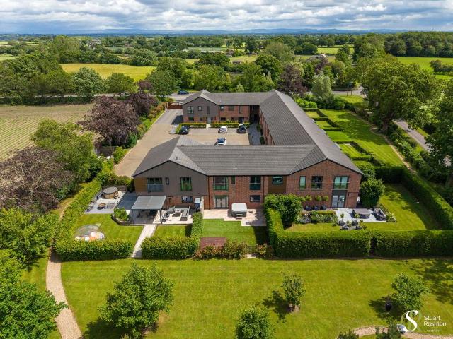 House for sale in High Legh