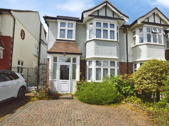 House for sale in London Borough of Ealing, Perivale