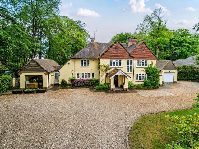 House for sale in Fleet, Hart