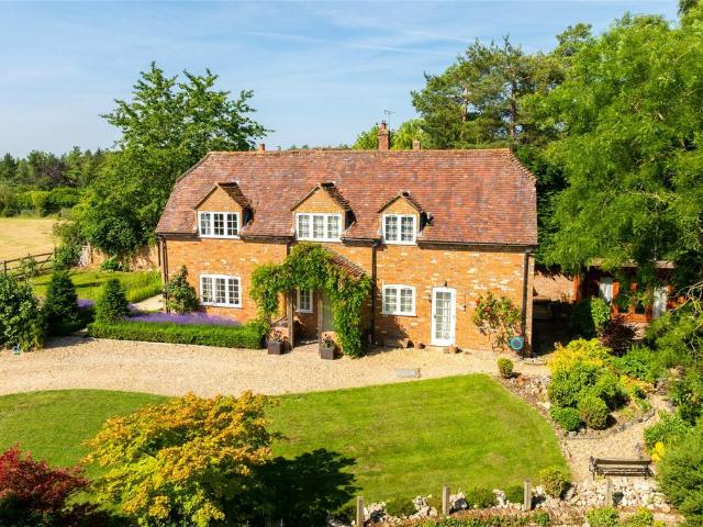 House for sale in Stone with Bishopstone and Hartwell, Stone