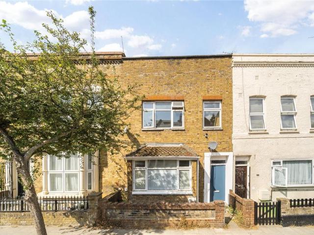 House for sale in Shacklewell, Greater London