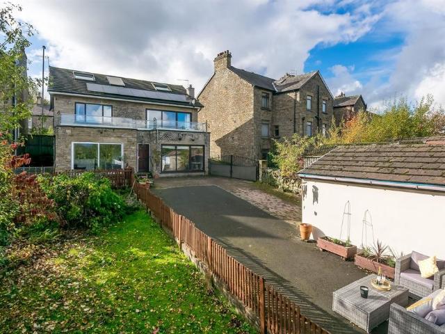 House for sale in Buxworth, Charlesworth