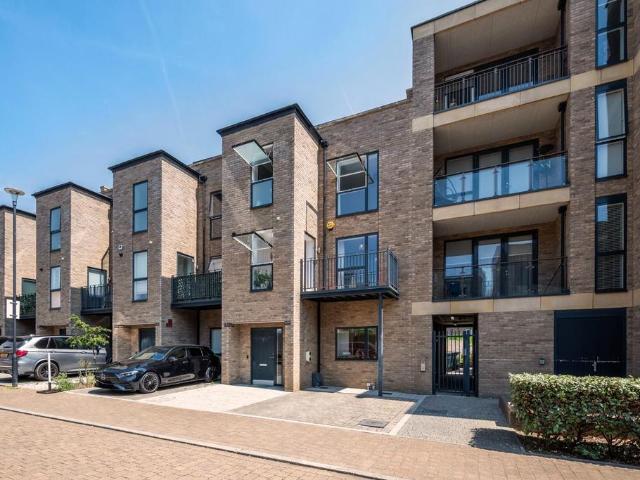 House for sale in West Finchley, Greater London