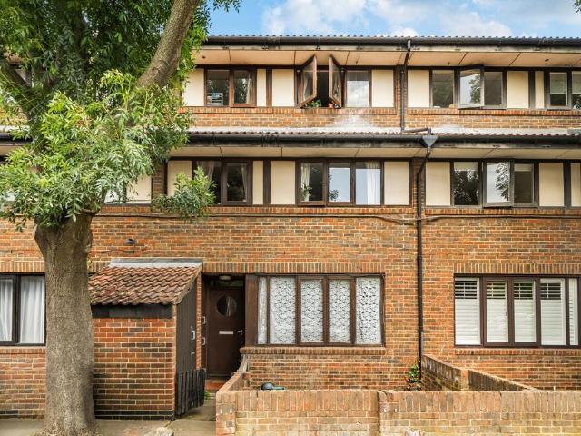 House for sale in Kilburn, Greater London