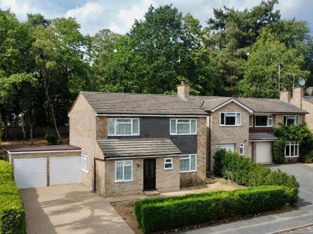 House for sale in Heatherside, Heol-las