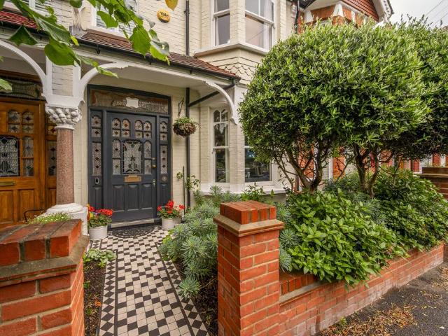 House for sale in London Borough of Merton, South Wimbledon