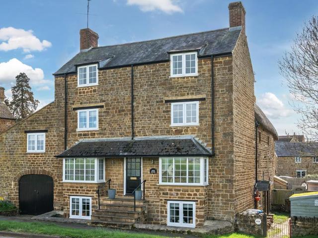 House for sale in Evershot, Oxfordshire