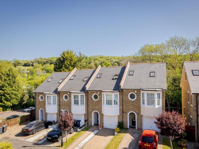 House for sale in London Borough of Croydon, Kenley