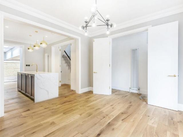 House for sale in Battersea, Greater London