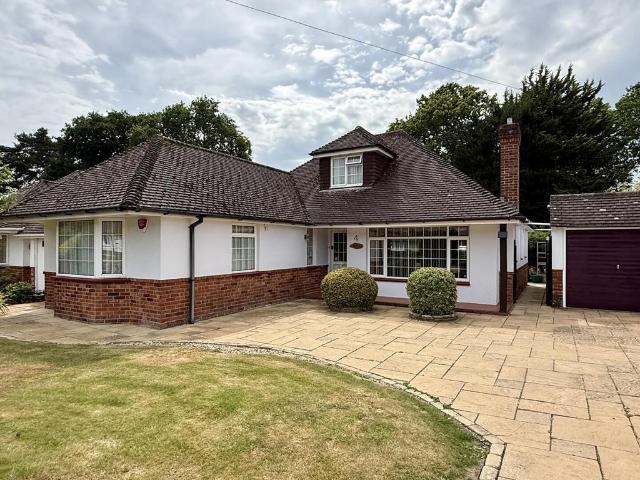 Bungalow for sale in Highcliffe