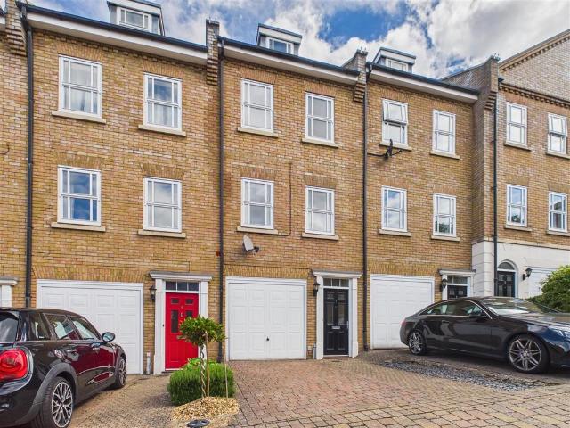 House for sale in King's Walden, Hertfordshire
