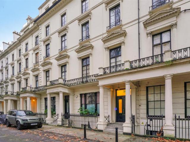 Flat for sale in Paddington, Greater London