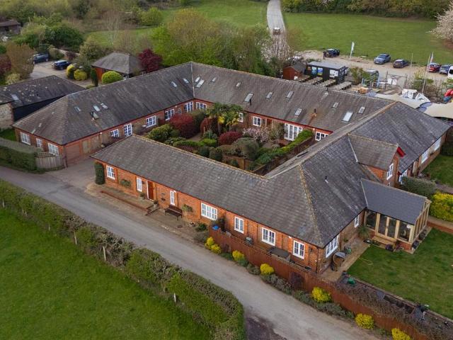 House for sale in Nutfield, Hillview