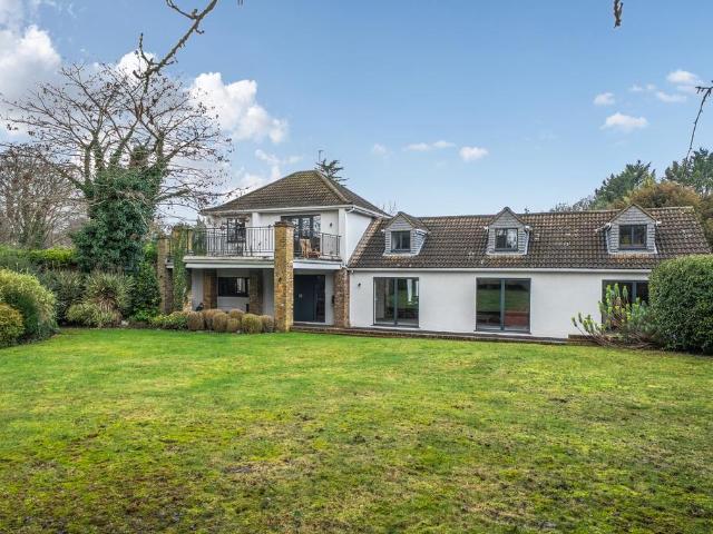 House for sale in Woodcote, Epsom