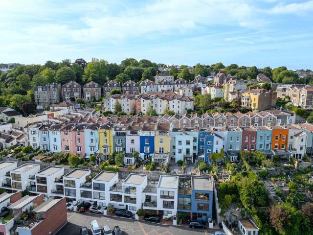 House for sale in Cliftonwood, Bristol