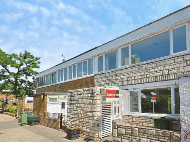 House for sale in Oval, Greater London
