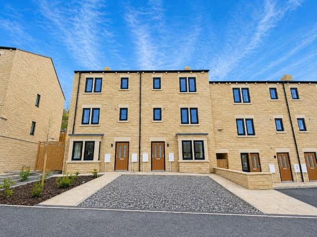 House for sale in Charlesworth, East Midlands
