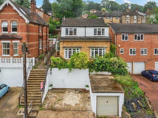House for sale in Hillview, Surrey
