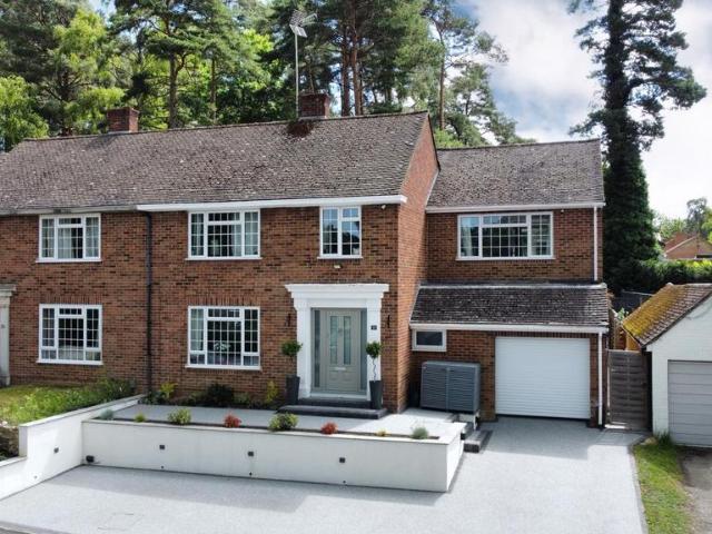 House for sale in Heatherside, Heol-las