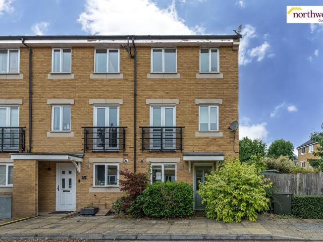 House for sale in Batchworth, Hertfordshire