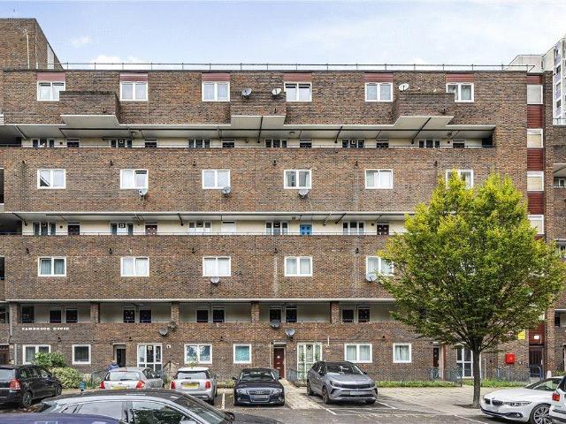 Flat for sale in Kennington Cross, Greater London