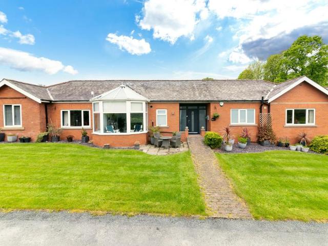 House for sale in Overthorpe, Briestfield