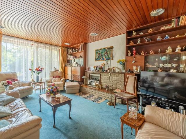 House for sale in Little Stanmore, Greater London